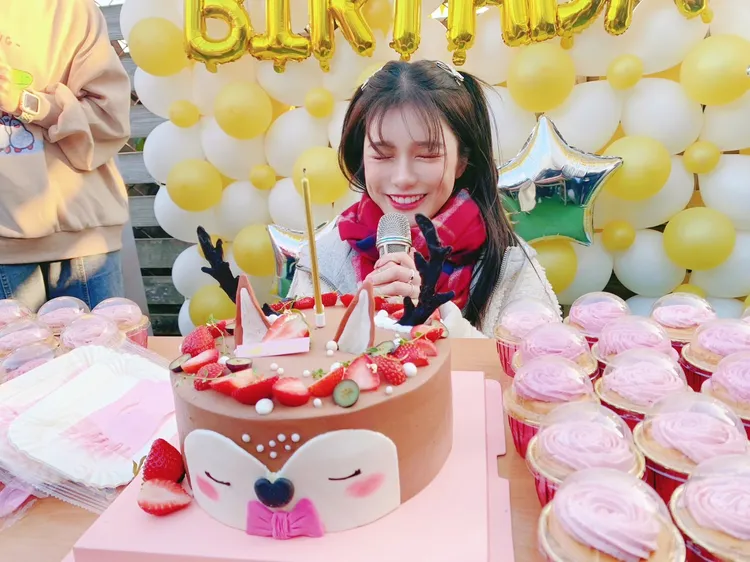 現場切蛋糕許願。劉蔚頡提供