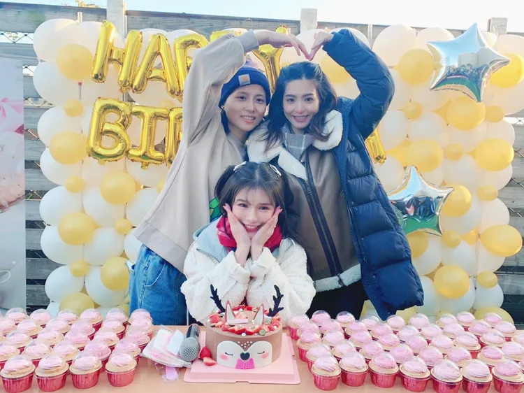 林岱縈(前)跟師姊許驀樺(右)合作無間，左為超人。劉蔚頡提供