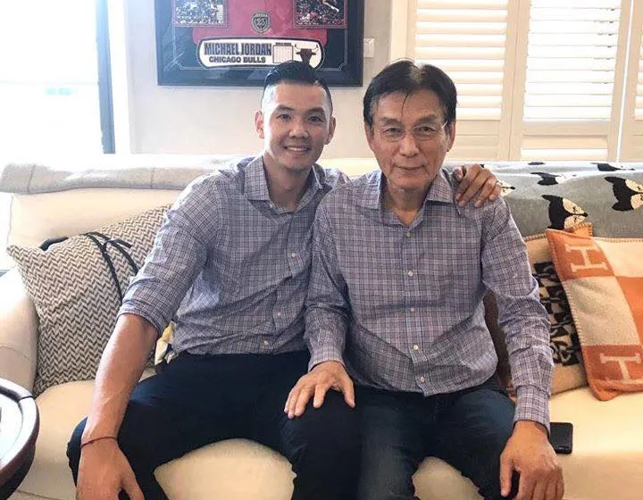 黑人（左）將岳父當成自己爸爸照顧。翻攝黑人臉書