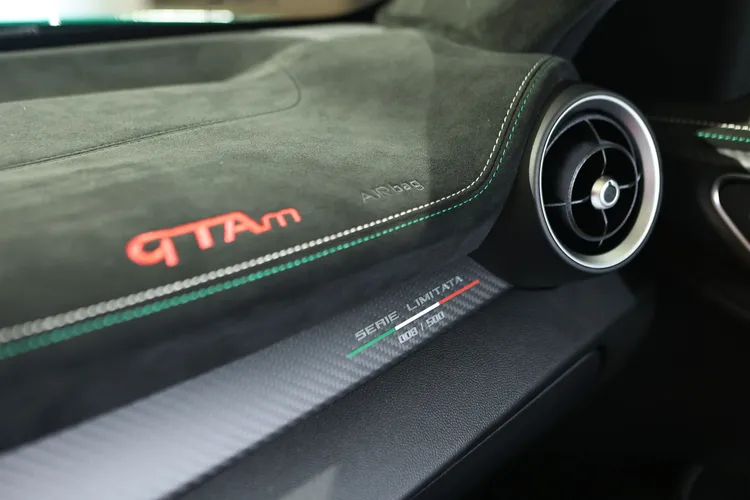 國內引進的兩部GTA都是最熱血的GTAm版本。翁玉信攝