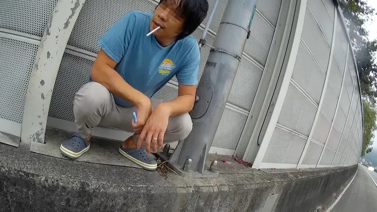 男子表示因小孩哭鬧問題才和妻子發生爭吵。張喆喜攝