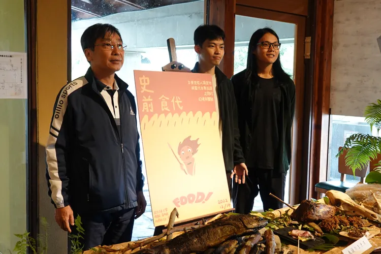 台東大學文休所副教授蔡進士（左一）研究團隊。古和純攝