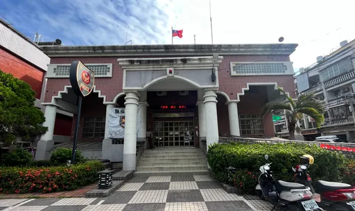 高雄警巡佐清槍誤擊 砰!分駐所同仁全嚇傻