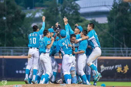 高二投手黃仲翔完封普門 穀保隊史第3次黑豹旗封王
