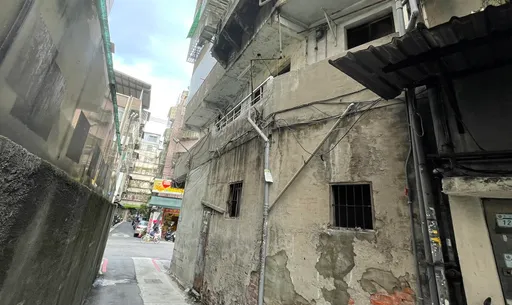 三重社福中心媒合营造业者送爱心　寒冬送暖！3身障姊弟危屋修缮还能洗热水澡　