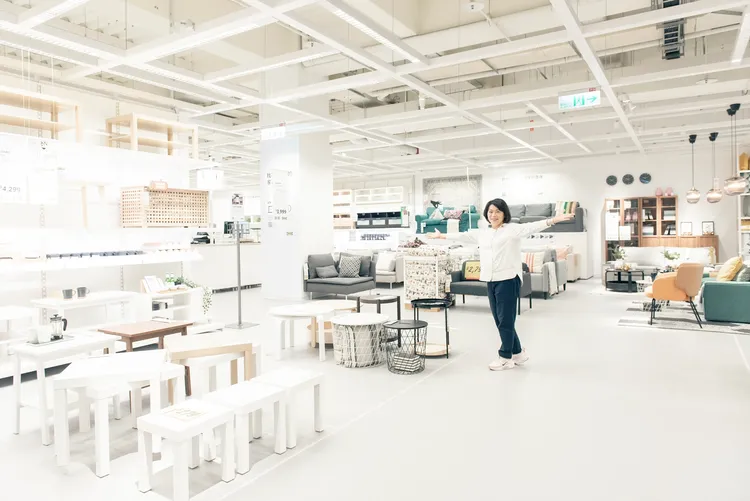 IKEA嘉義城市店的店內面積約為600坪，提供8,500樣家具家飾。市府提供