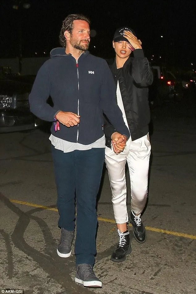 布萊德利庫柏（左）從多年前就開始穿著Helly Hansen服飾。翻攝Star Style Man官網