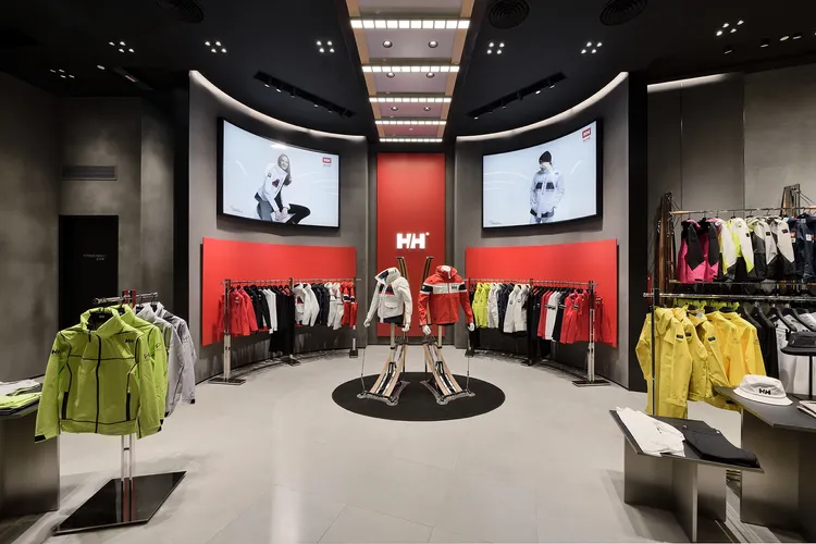Helly Hansen首度登陸台灣市場，選定台北信義區「貴婦百貨」BELLAVITA寶麗廣塲開出旗艦店。品牌提供