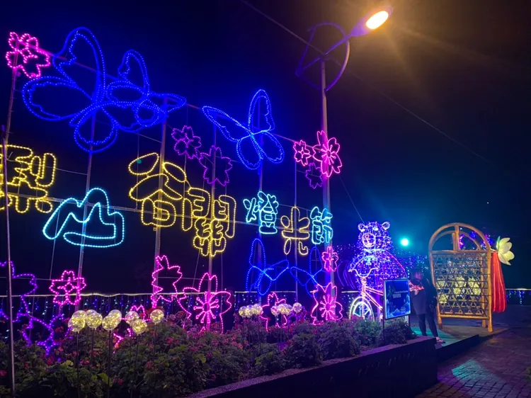 參山處山谷燈光節即日起到明年1月8日在梨山與谷關兩個燈區舉行。曾雪蒨攝