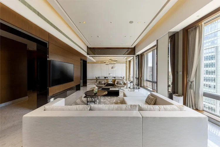 位於JR東日本大飯店 台北頂樓的總統套房，擁有64坪大的開放式套房空間，提供足夠容納10人以上的客廳及獨立廚房。JR東日本大飯店 台北提供