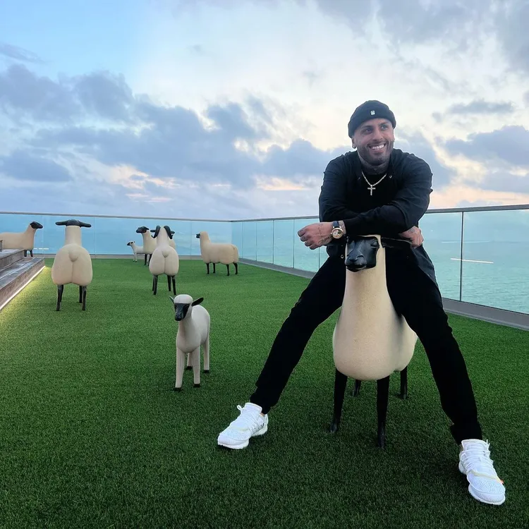 Nicky Jam收藏有F.P. Journe的Tourbillon Souverain陀飛輪腕錶。翻攝nickyjam IG