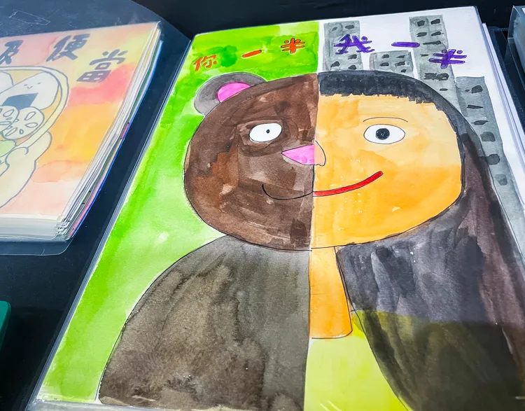 現場展出今年獲得金獎的《你一半，我一半》。賴昀岫攝