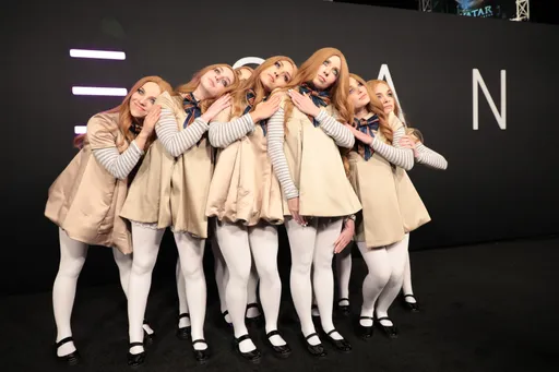 好多的梅根！製片帶頭變裝　AI殺人玩偶x9駭翻首映