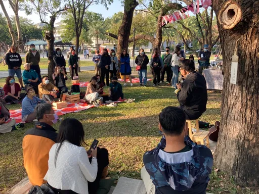 潘孟安任內最後行程與民草皮小聚閒聊 當總編輯做雜誌