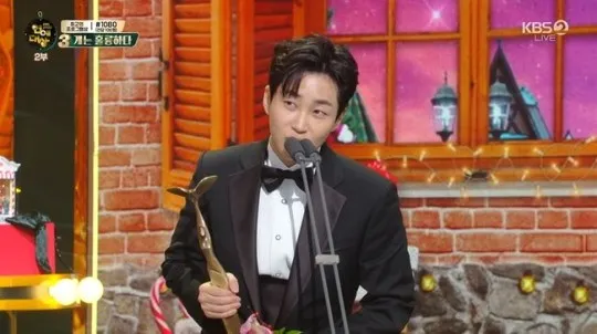 DinDin得獎時感謝主持群，也提到前隊友Ravi和金宣虎。翻攝KBS