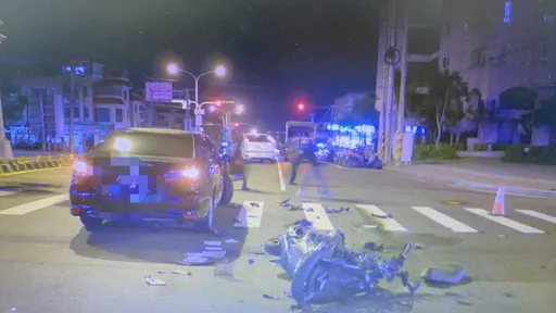 慘狀曝光！汽車違規左轉害機車撞爛破碎　台中騎士傷重死亡
