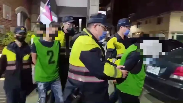 警方將李男等4人移送法辦。蘆洲警分局提供