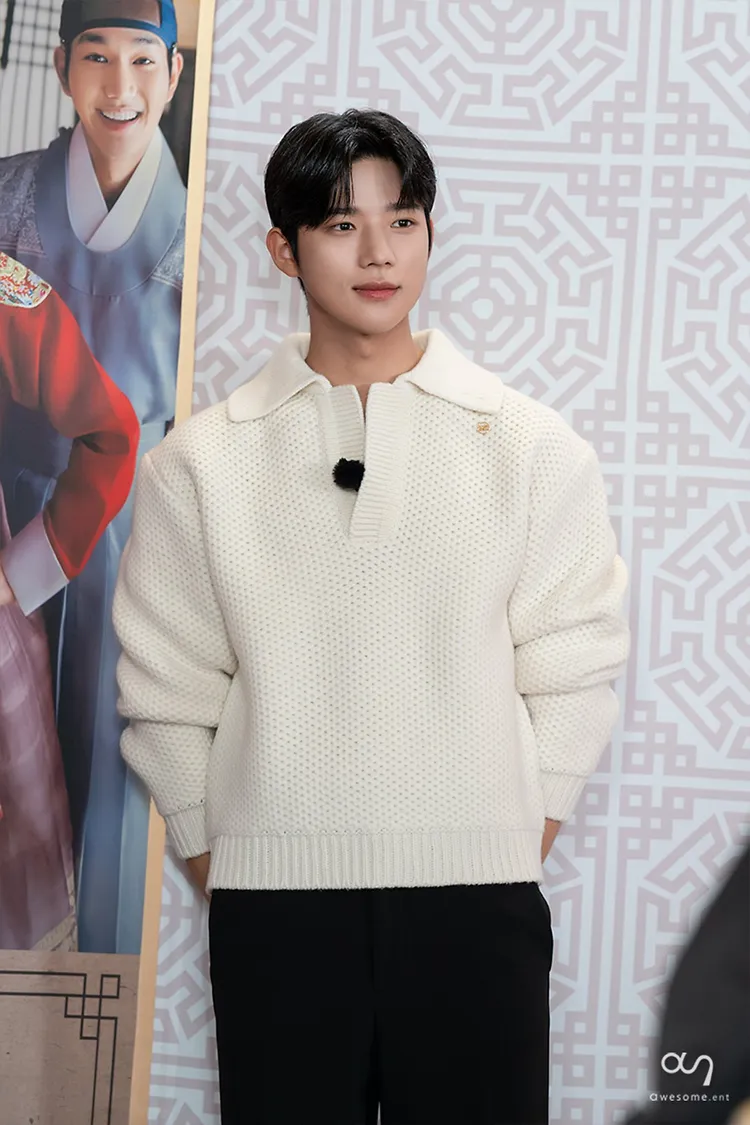 文相敏高大帥氣，因《王后傘下》暴紅，收到20多個廣告邀約。翻攝Awesome娛樂