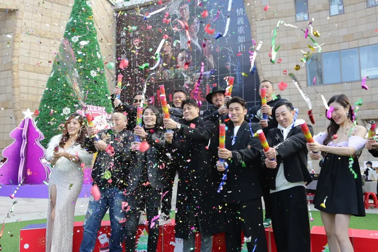 電影《山中森林》導演姜寧率領影帝李康生、黃遠，徐愷、吳震亞、草爺等演員一同出席記者會。