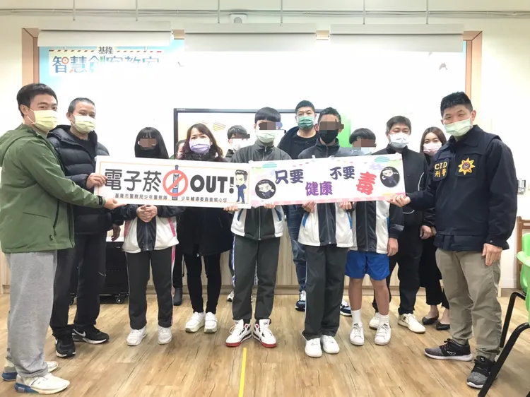 警局少年隊於本月至國中宣導，強調反菸已成為反毒前哨戰。翻攝畫面