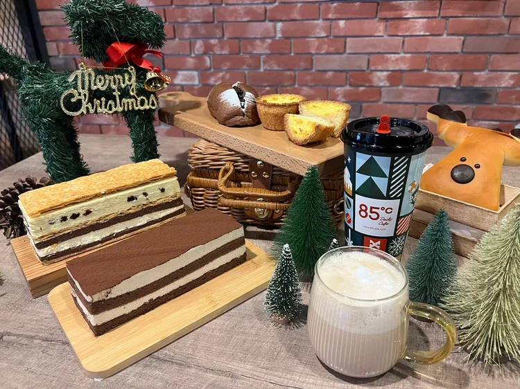 85°C平安夜大杯咖啡系列第2杯25元。業者提供