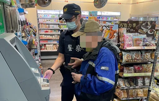 「解除分期付款」老梗想骗老翁 警察一接手!假客服秒挂电话