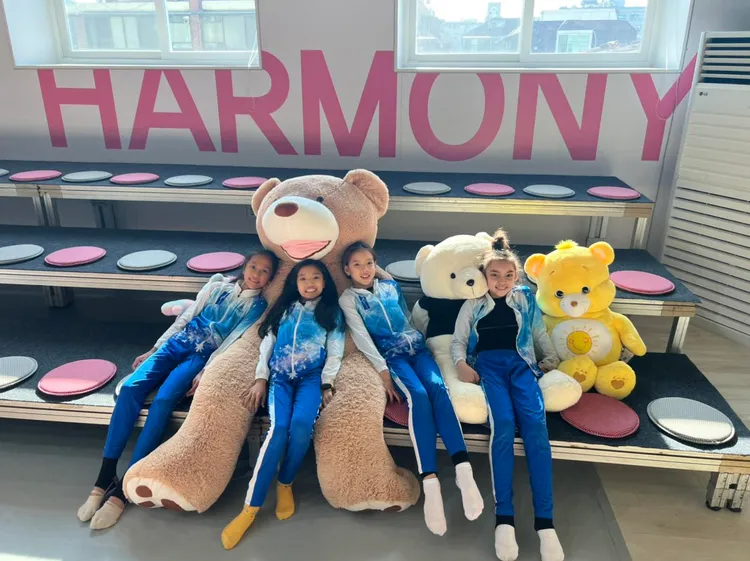 瑞莎訓練的小將揚名國際。翻攝瑞莎臉書