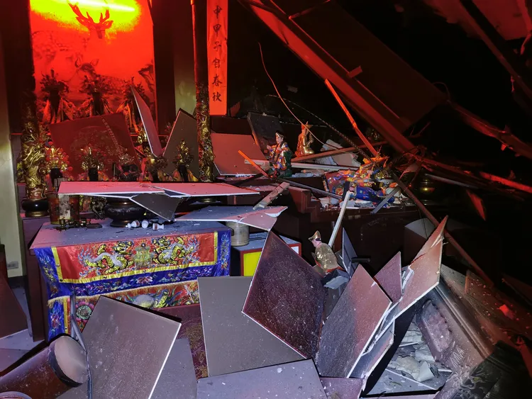 宮廟遭砸毀波及神像。陸運鋒攝