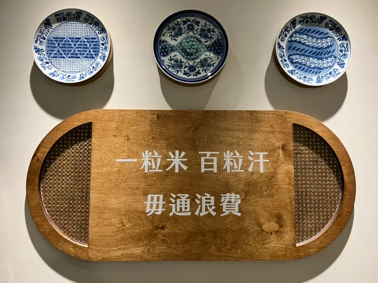 餐廳牆面上可看到閩南語諺語，詼諧有趣。業者提供