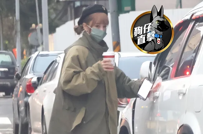 樂天啦啦隊老司機巫苡萱，改裝車上吃大熱狗止餓，衝上林口好漢坡直奔民視嗑便當。特勤中心攝