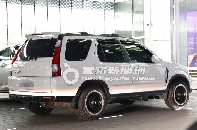 樂天啦啦隊女神巫苡萱，經常開著整理改裝過的2代Honda CRV上山下海。特勤中心攝