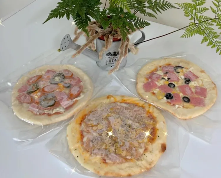 王昱勛製作冷凍披薩，拓展團購、宅經濟市場。翻攝PIZZA ONE臉書