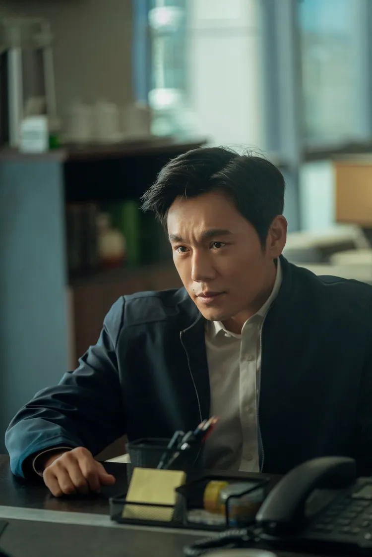 秦昊持續有新的戲劇作品。翻攝《大博弈》微博