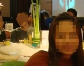 黃姓媳婦（右）被控向婆婆謊稱公司要節稅，騙走過戶2棟透天厝。爆料人提供