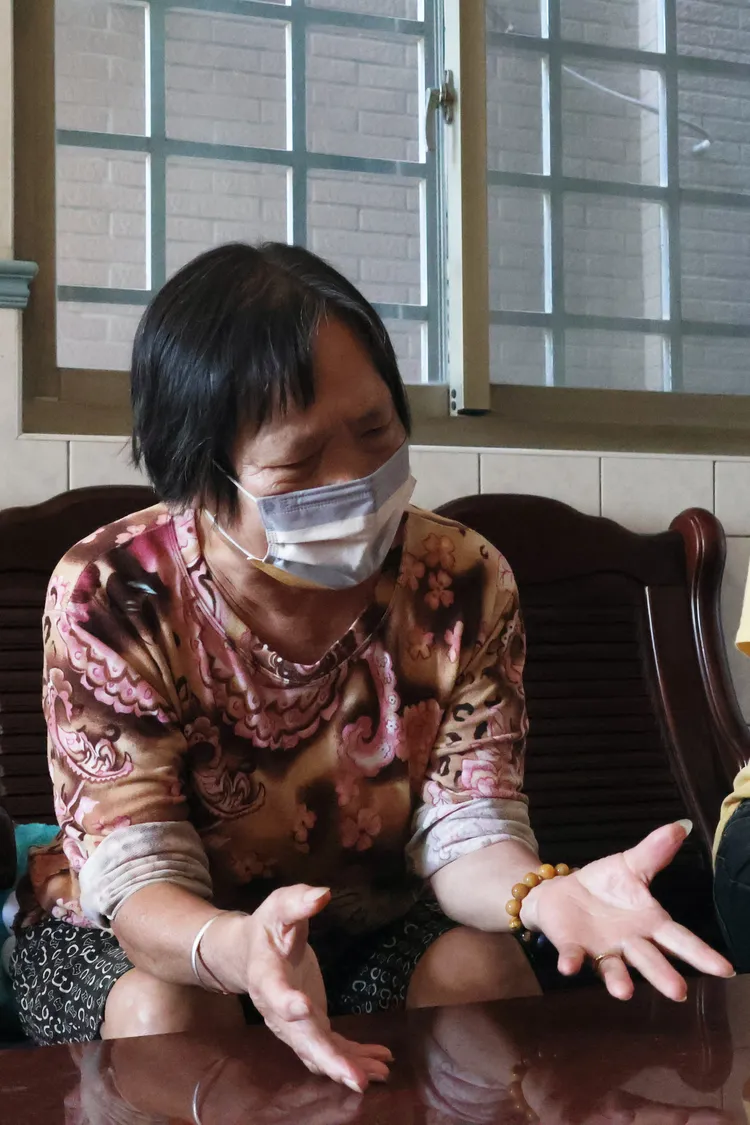 72歲的婆婆一再告訴記者簡直沒天理。張喆喜攝