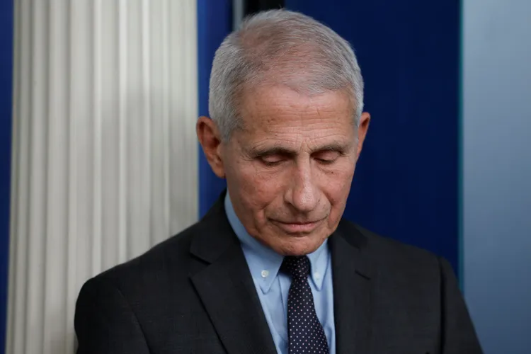 白宮首席防疫專家佛奇即將卸任擔任38年的美國國家過敏與傳染病研究院院長職務。路透社