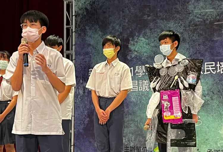 海山高中倡議減塑行動。新北市府提供