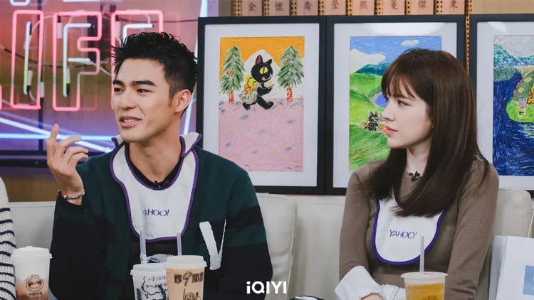 《第9節課》陳昊森（左）對於高中上節目大秀小提琴畫面被看光害羞到不想面對。愛奇藝國際站提供