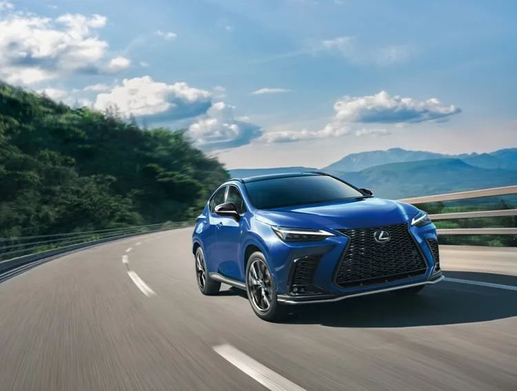 Lexus NX堪稱是豪華休旅車界的銷售神車，尤其是11月掛牌近千輛，這實力連部分國產車都自嘆不如。原廠照片