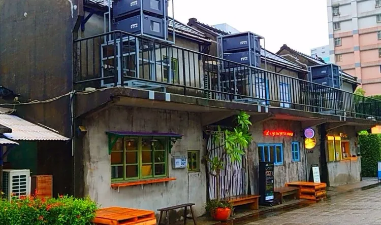 想要近距離觀賞煙火，也可以到四四南村。翻攝Google map