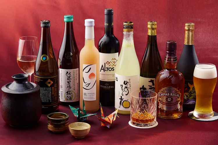 HAYASE日本料理享用忘年會特別懷石, 每位加價1350元享指定啤酒、日本酒、燒酎、葡萄酒、無酒精飲品, 還有威士忌、果實酒等飲品無限暢飲。JR東日本大飯店 台北提供