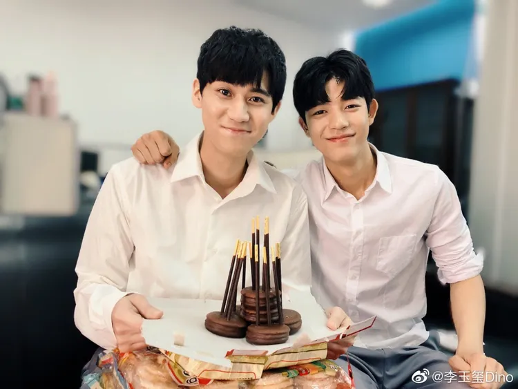 羅門（右）2019年曾與李玉璽合拍《外貌至上主義》，透露彼此現在還是有聯絡。翻攝李玉璽微博