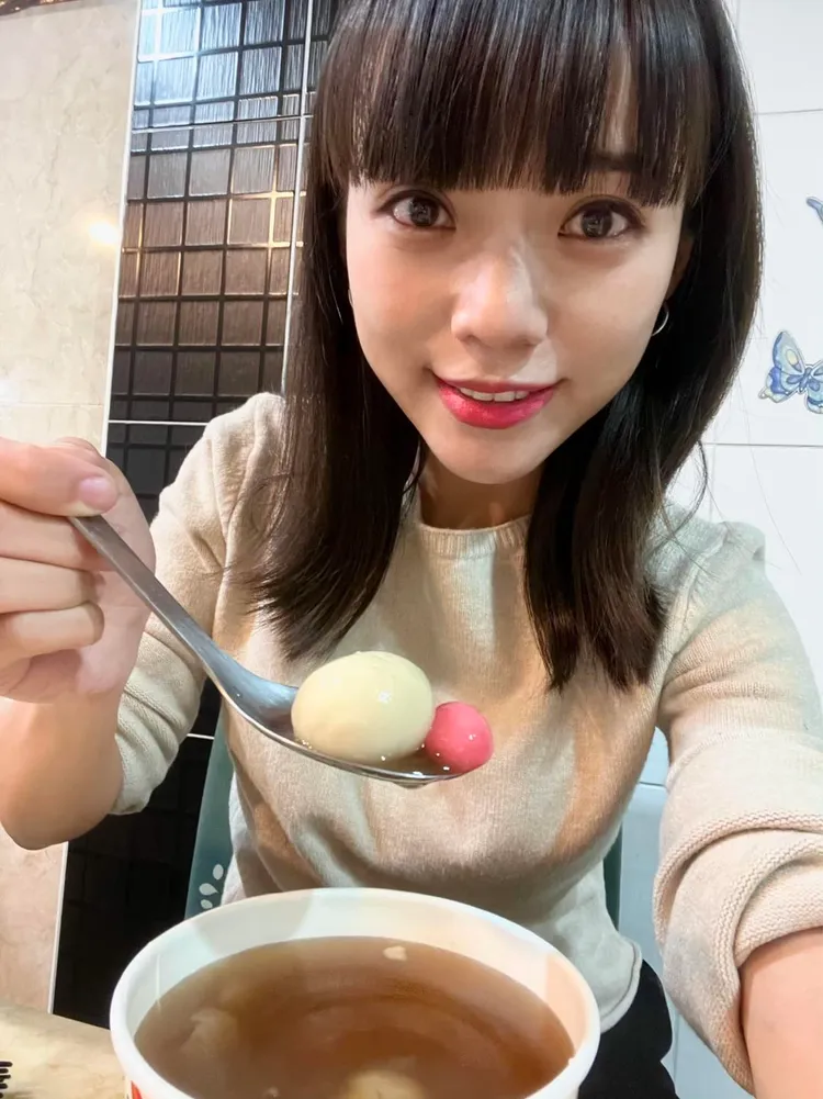 黃捷拼連任跑選舉行程瘦了10公斤，此為她昨吃湯圓的近照。翻攝黃捷臉書