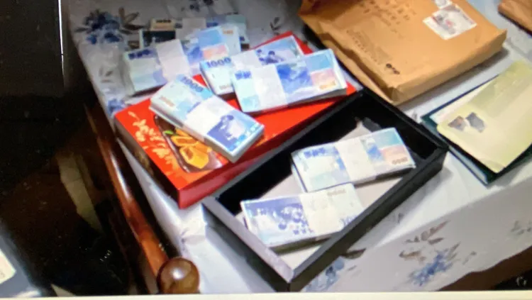 檢方在賴榮俊宿舍搜出大批現金。資料照片