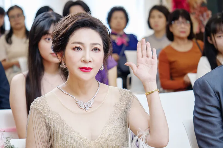 王彩樺飾演醫生娘，反對周曉涵嫁到陳亞蘭家。TVBS提供