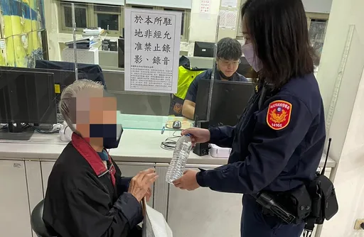 淡水7旬妇晨运忘记回家的路求助　女警耐心闲聊唤起记忆