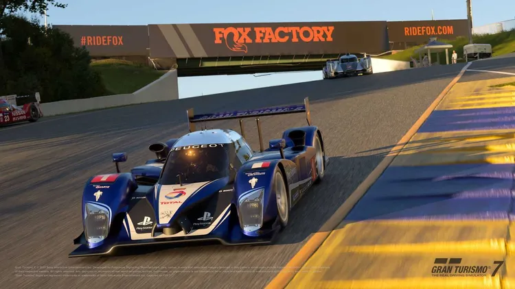 該遊戲以仿真度極高聞名，甚至被稱做「賽車模擬器」。原廠提供