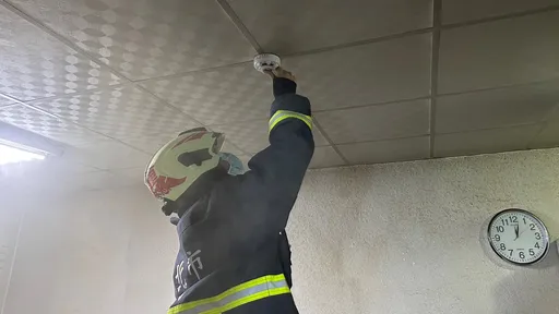 锂电池长期未使用竟起火冒烟　住警器立功未酿伤亡