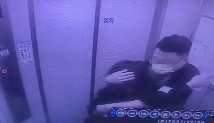 司機抱住正妹，上下其手。被害人提供