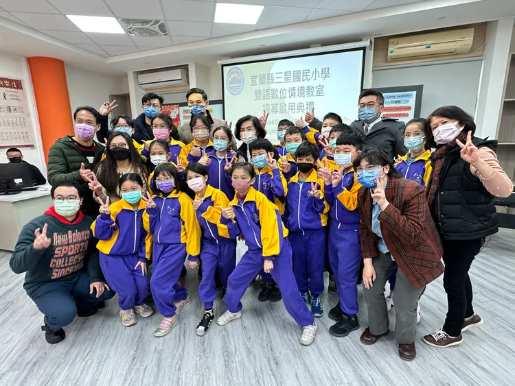 宜蘭縣三星國小打造「雙語數位學習情境教室」，推雙語數位學習，今天（26日）揭牌啟用。林泊志攝